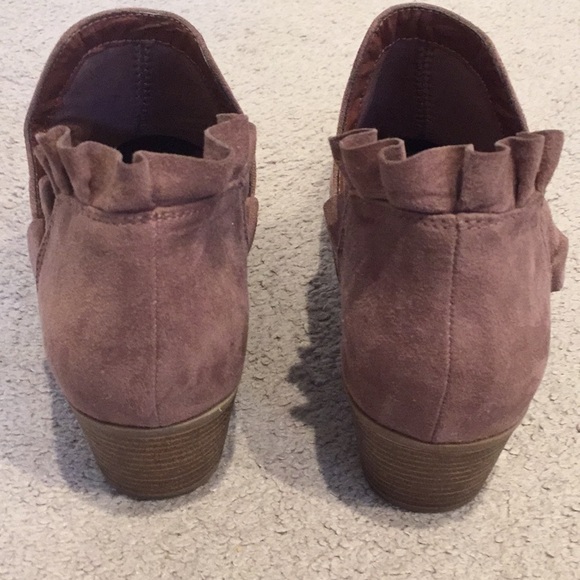 **SOLD**Fergalicious Ruffled Bootie - Picture 4 of 5